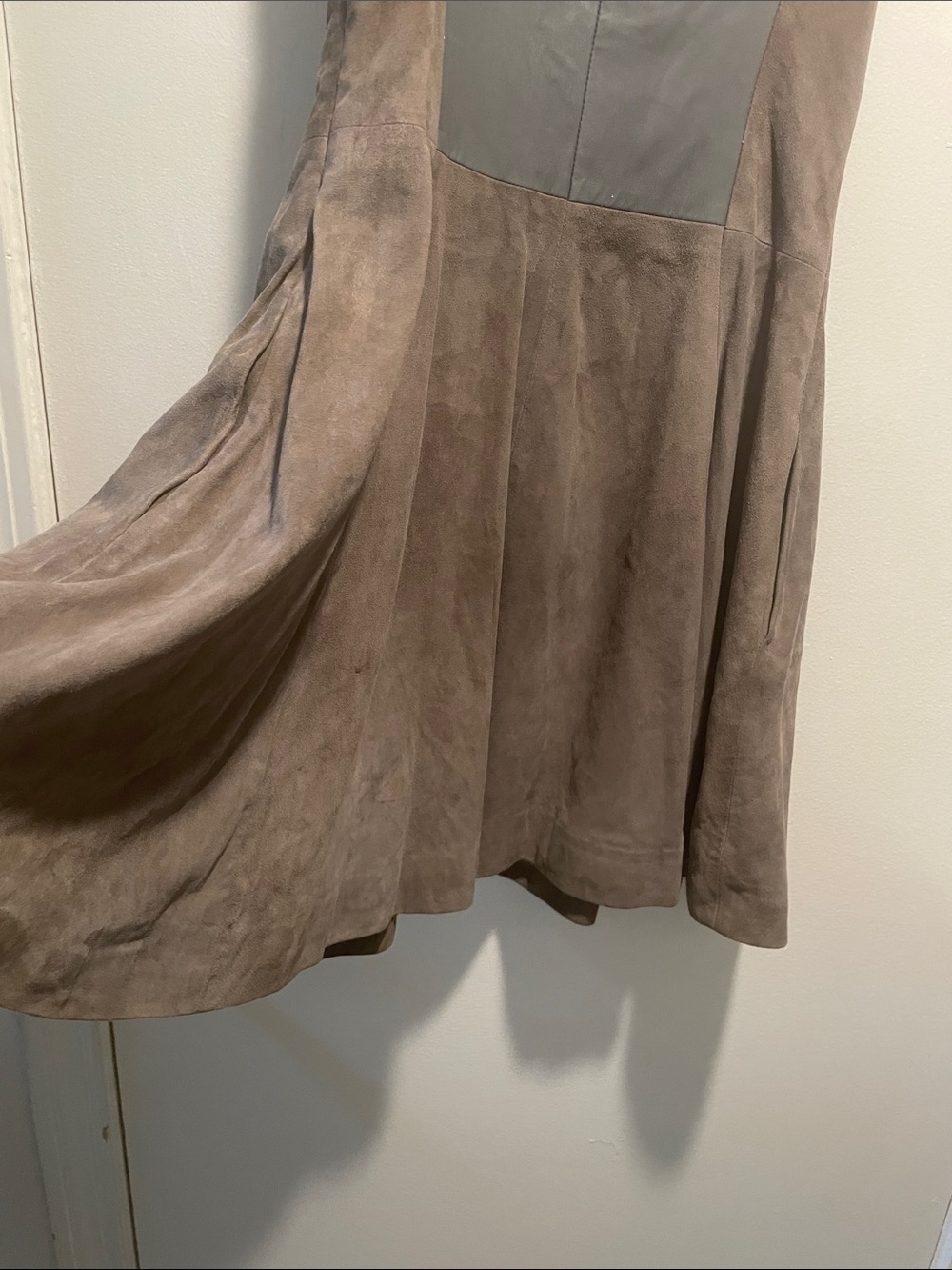 Armani Exchange Two-Tone Taupe a
Gray Goat & Lamb Leather Skater Lined Midi Dres - Picture 13 of 16